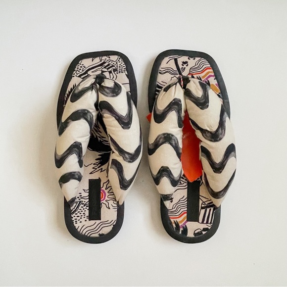 Farm Rio Stripes Puffy Flip Flop - Picture 2 of 9